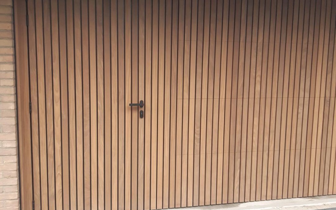 Thermo Tulipwood bijgebouw en garagedeur